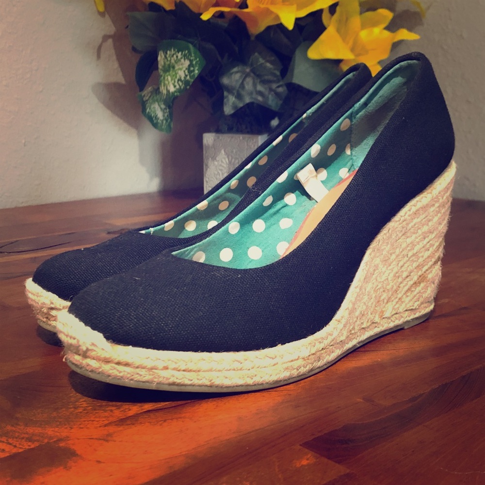 Merona Wedge black canvas heel